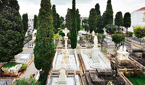 La curiosa leyenda del cementerio pequeño en España